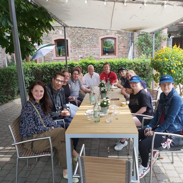 Eine kleine Delegation zu Besuch in der Domäne